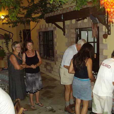 Tuncay Πανσιόν *